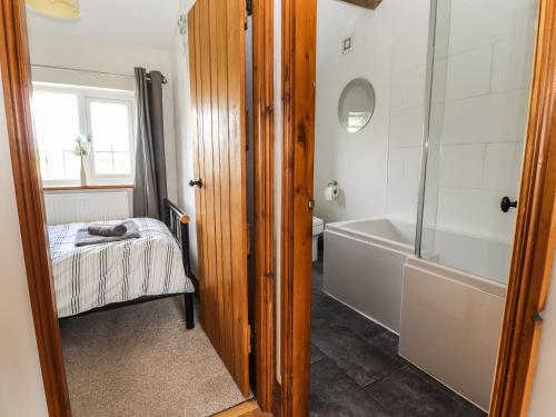 Mill Lane Cottage - image 2