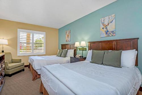 Near Disney - 1BR Suite with Two Queen Beds - Pool and Hot Tub!