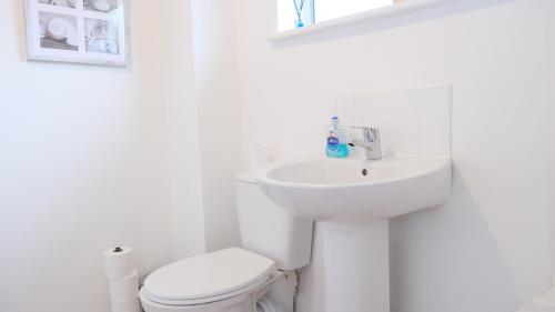 Unique & Exclusive Contractor and Family House & A1 Road, Grantham (photo 5)