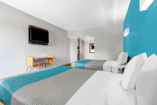 2 double beds