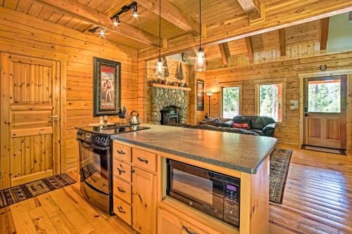 Cle Elum Mountain Cabin with Hot Tub and Trails! - image 7