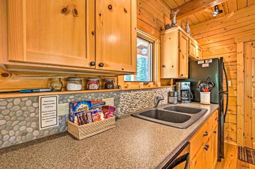 Cle Elum Mountain Cabin with Hot Tub and Trails! - image 8