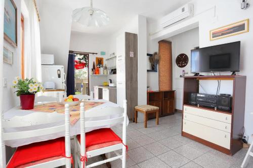 Apartments with WiFi Makarska - 19038