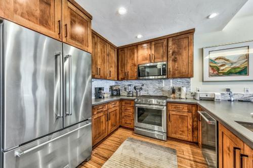 Luxury 2Br Residence Steps From Heavenly Village & Gondola Condo