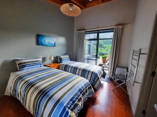 2 twin beds