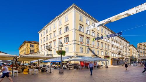 Main Square - Lloyd apartment