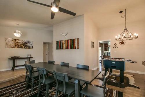Beautiful Family Home wHtd Pool and Game Room - image 6