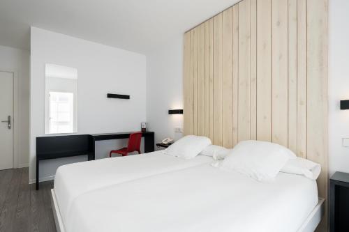 Hotel Lois - image 11