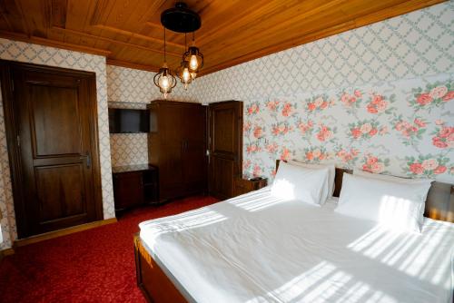Deluxe Room image 2