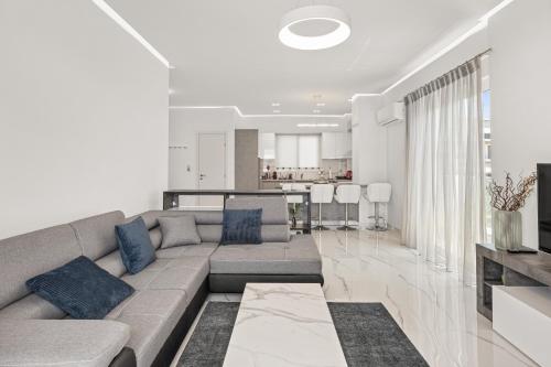 BillyMare central Glyfada apartment