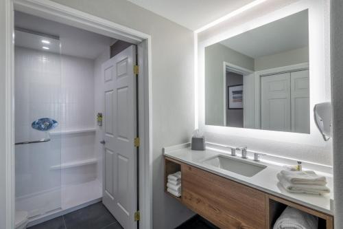 2 bedrooms, 3 beds