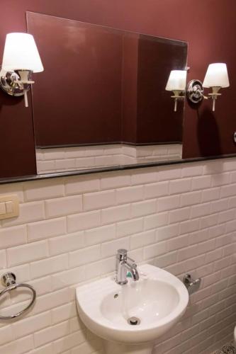 Apartment 300m consisting of 3 rooms, American kitchen, 2 bathrooms, 2 reception, 1 living room, Hot