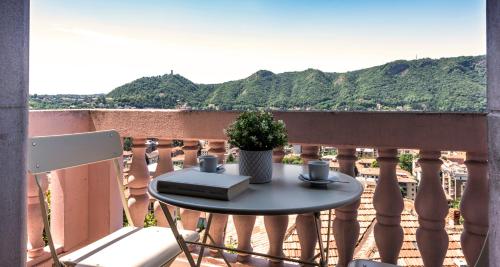 ALTIDO Como Apartment with Terrace and Lake View