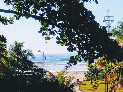 Residencial Praia Bertioga - frente praia in เบอร์ติโอก้า