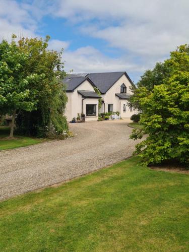 . Oak Tree Lane Country B and B