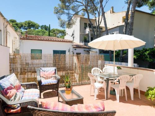 Acogedor Apartamento situado a 50 metros de la preciosa playa de Llafranc con gran terraza Chill Out
