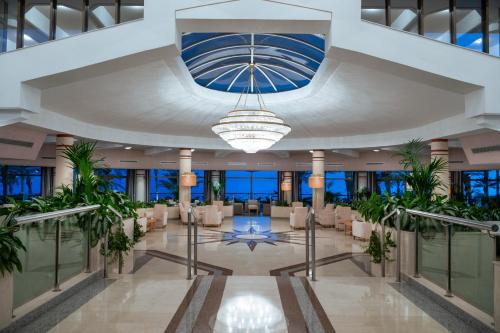 Лоби, Constantinou Bros Athena Beach Hotel in Пафос