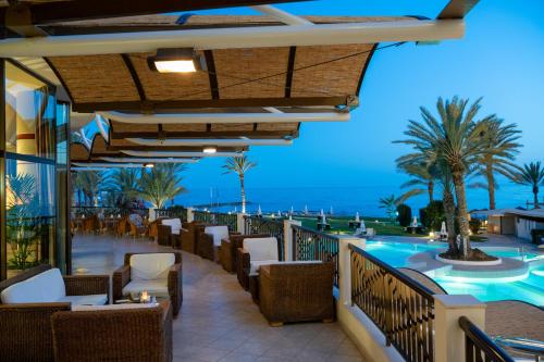 Пъб/Фоайе, Constantinou Bros Athena Beach Hotel in Пафос