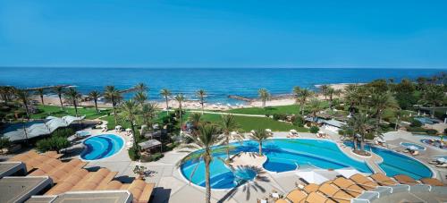 Плувен басейн, Constantinou Bros Athena Beach Hotel in Пафос