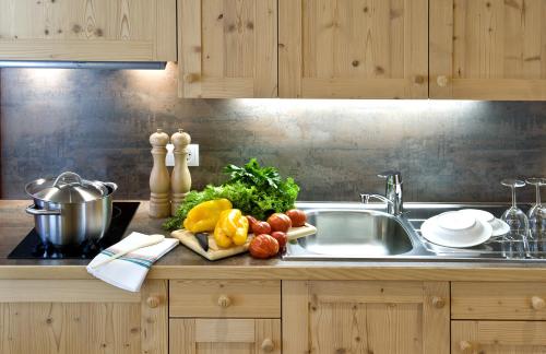 Martina Breakfast Lodge - image 2