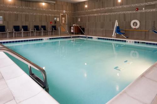 Swimming pool, Holiday Inn Express And Suites Denver - Aurora Medical Campus in Aurora-CU Anschutz Medical Campus