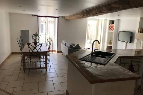 agréable maison atypique gîte à louer Longèves