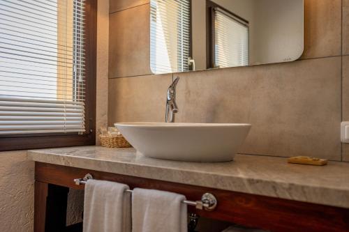 4reasons hotel + bistro | 12+ - main image