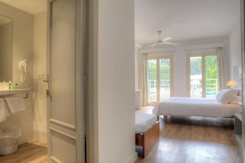 room detail thumbnail 2