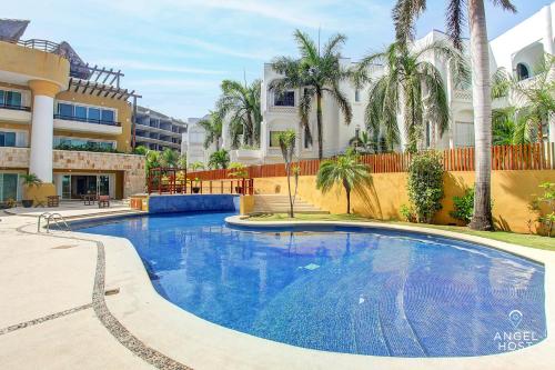 Fabulous Playa Getaway at 38th and Beach plus 2 Pools Onsite - image 5