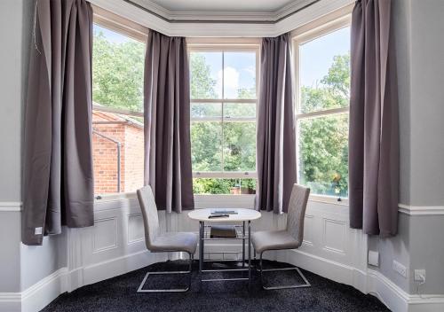 City Apartments - Sycamore Place - image 2