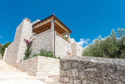 Luxurious villa Petra with picturesque view and pool