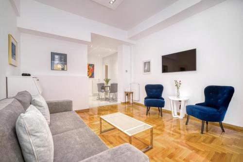 Elegant Light Two Bedroom Apartment in City Center
