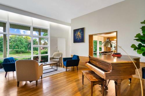 Scenic Lakefront Home with Hot Tub on 3 Acres! - main image