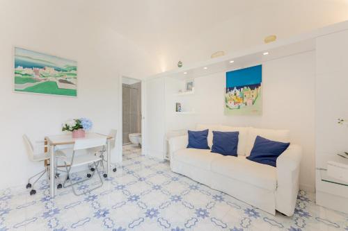 Azzurra, Capri