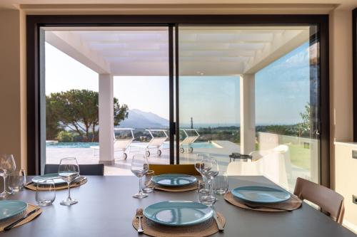 Villa vista mare con piscina a sfioro a Scopello