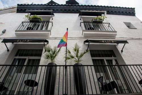 Elite Hotel - Gay Men Only - image 4