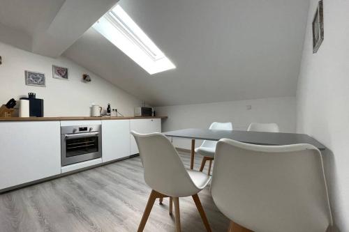 Gemutliche Ferienwohnung im DG am Tegernsee - Bergblick, Ruhe & ganz viel Platz 311m von Bad Wiessee entfernt