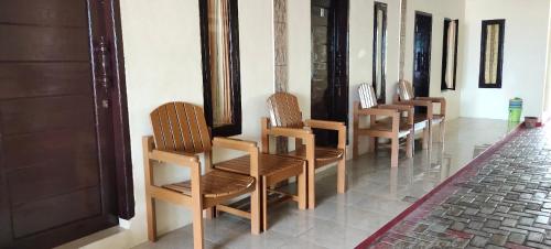 penginapan karanglaut santolo Room Type - Budget Twin Room