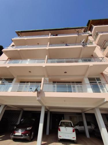 Kasauli Edge Apt with Balcony