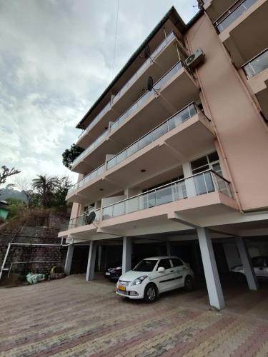 Kasauli Edge Apt with Balcony