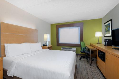 Holiday Inn Express & Suites Wheat Ridge-Denver West, an IHG Hotel