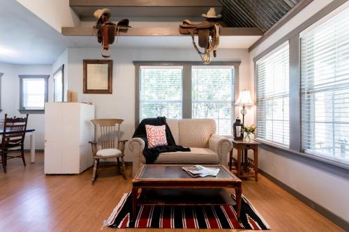 Circle D Guest House - image 3