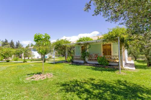 Two-Bedroom House with Sharing Pool - Green