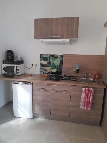 Cocina, Maisonnette U Santu Ghjuvandria ou A Santa Ghjulia entre mer et Montagne in Bastia City Center