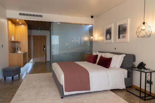 1 queen bed