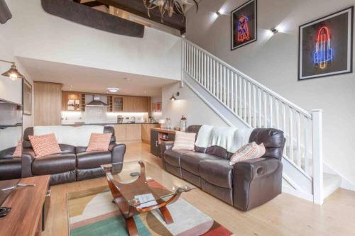 Characterful Mill Apartment with Free Parking
