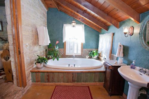 Clear Springs Log Cabin - image 14