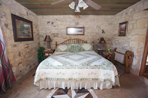 Clear Springs Log Cabin - image 9
