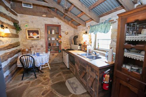 Clear Springs Log Cabin - image 12
