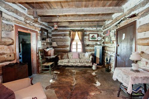Clear Springs Log Cabin - image 7